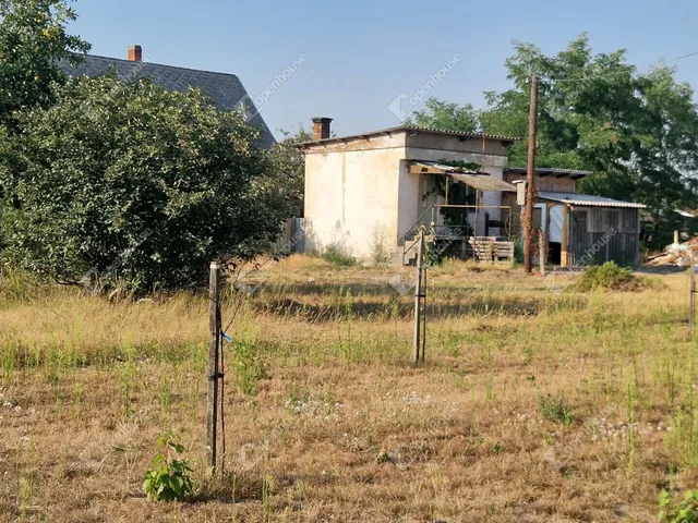 Eladó ház Kisbér 20 nm