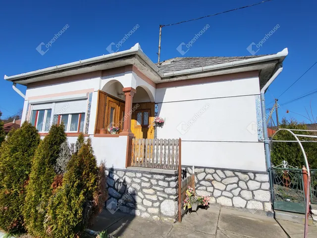 Eladó ház Kács 110 nm