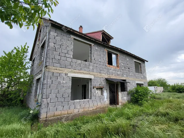 Eladó ház Köröm 200 nm