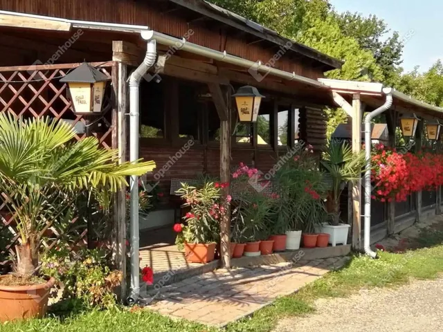 Eladó kereskedelmi és ipari ingatlan Rigyác 380 nm