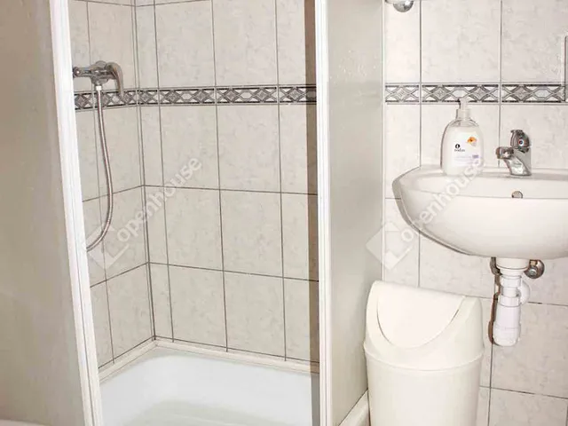 Eladó kereskedelmi és ipari ingatlan Kondorfa 432 nm