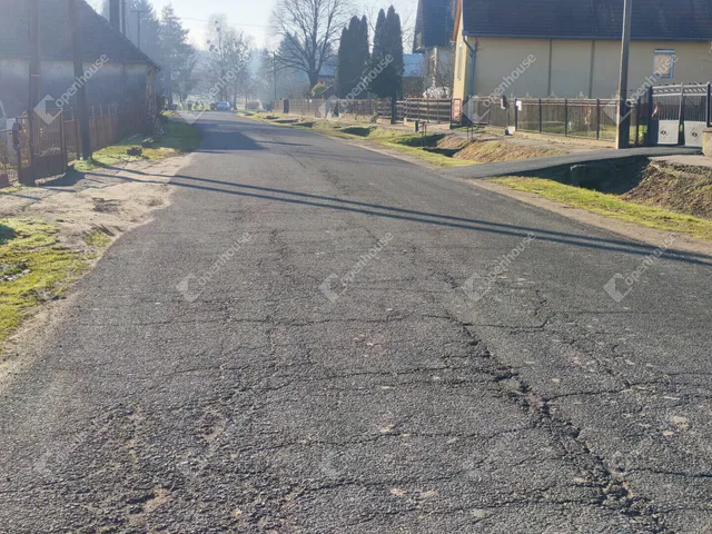 Eladó telek Kiscsehi 2758 nm