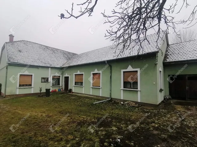 Eladó ház Pacsa 220 nm