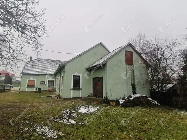 Eladó ház Pacsa 220 nm