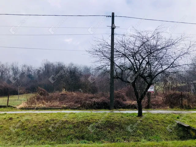 Eladó telek Csörnyeföld 2041 nm