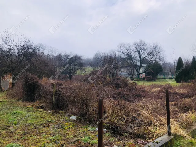 Eladó telek Csörnyeföld 2041 nm