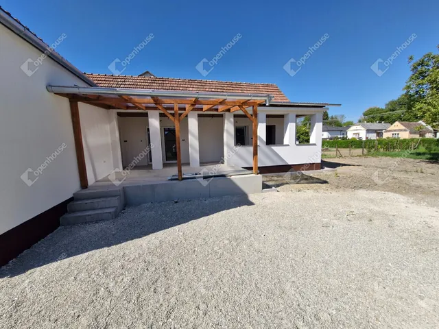Eladó ház Eszteregnye 88 nm