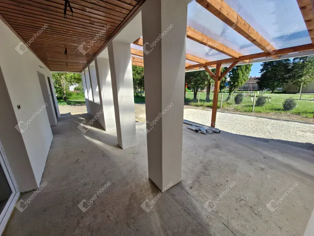 Eladó ház Eszteregnye 88 nm
