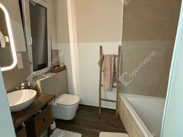 Eladó ház Ajka 221 nm