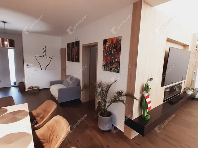 Eladó ház Ajka 221 nm