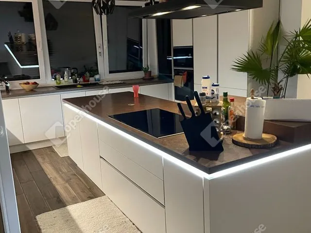 Eladó ház Ajka 221 nm