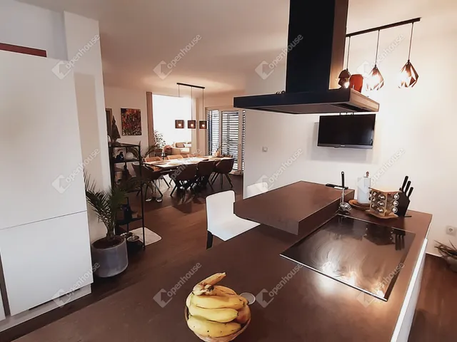 Eladó ház Ajka 221 nm