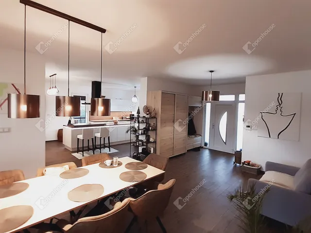 Eladó ház Ajka 221 nm