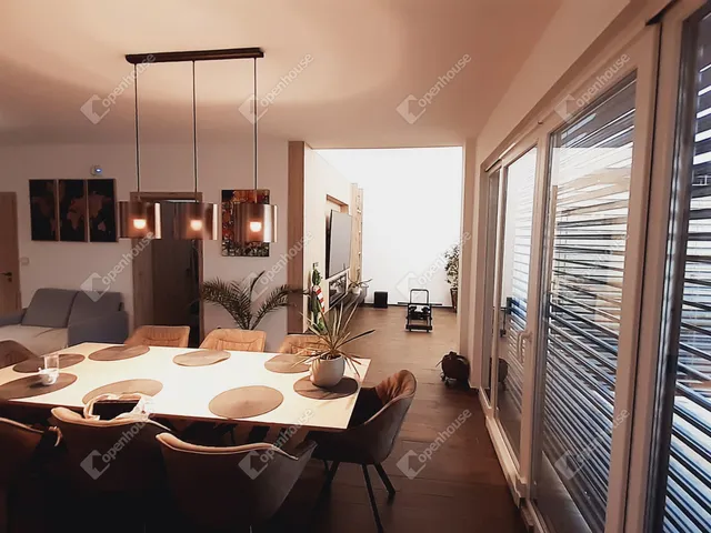 Eladó ház Ajka 221 nm