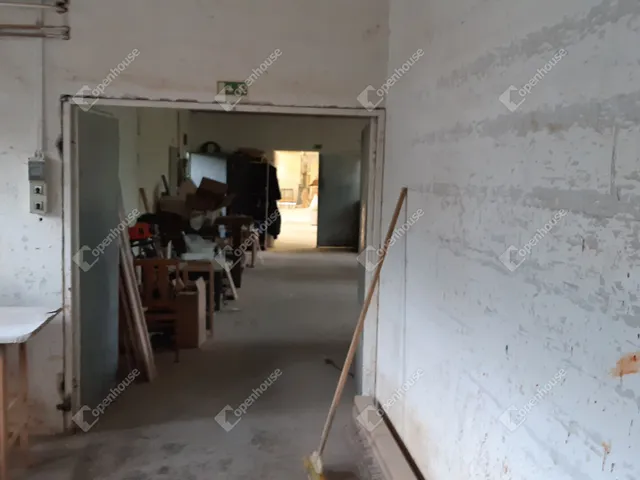 Eladó kereskedelmi és ipari ingatlan Pápa 740 nm