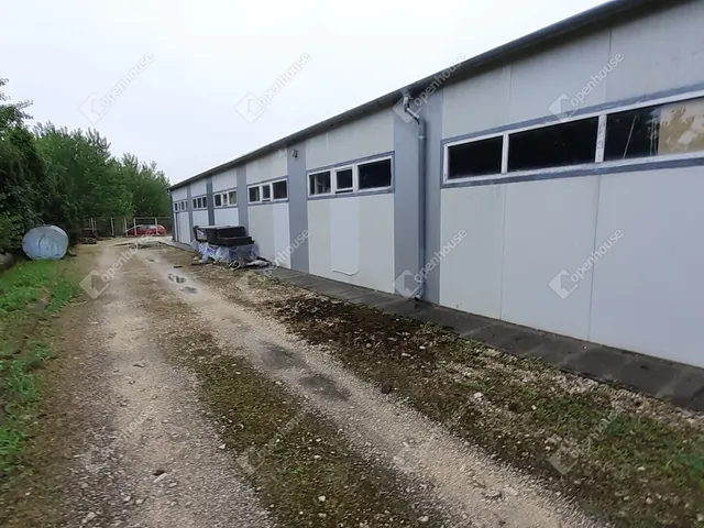 Eladó kereskedelmi és ipari ingatlan Pápa 740 nm