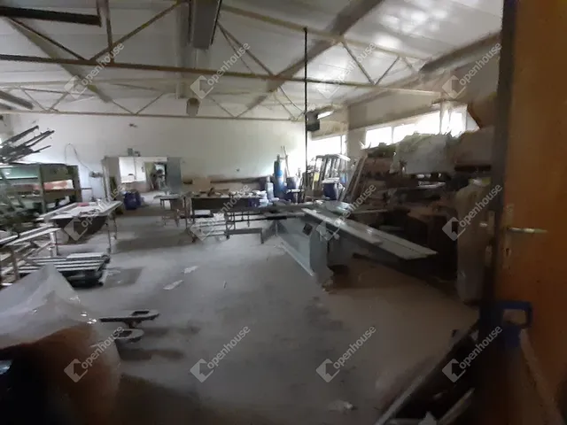 Eladó kereskedelmi és ipari ingatlan Pápa 740 nm