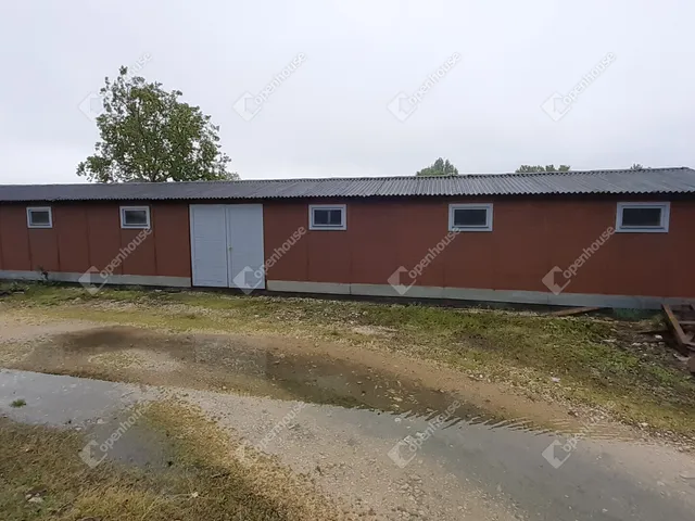 Eladó kereskedelmi és ipari ingatlan Pápa 740 nm