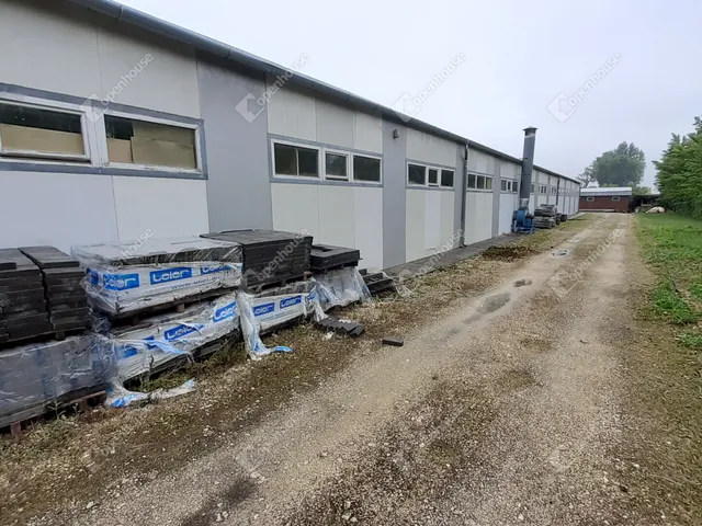 Eladó kereskedelmi és ipari ingatlan Pápa 740 nm