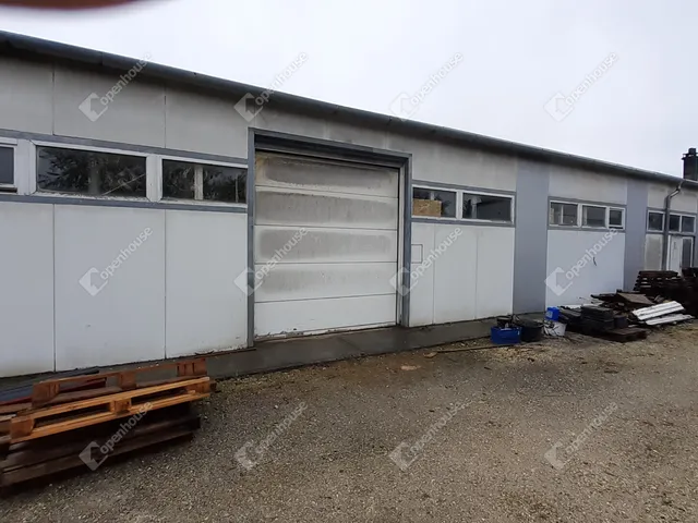 Eladó kereskedelmi és ipari ingatlan Pápa 740 nm