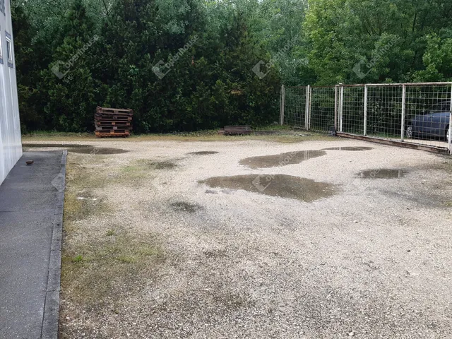 Eladó kereskedelmi és ipari ingatlan Pápa 740 nm