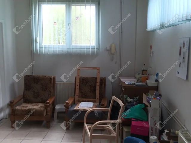 Eladó kereskedelmi és ipari ingatlan Pápa 740 nm