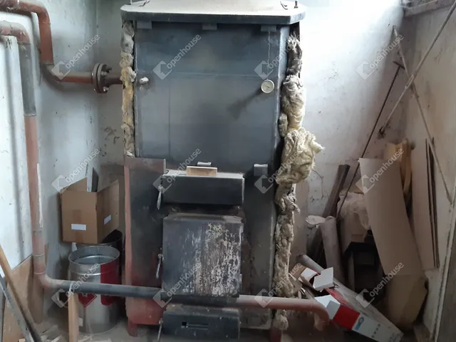 Eladó kereskedelmi és ipari ingatlan Pápa 740 nm