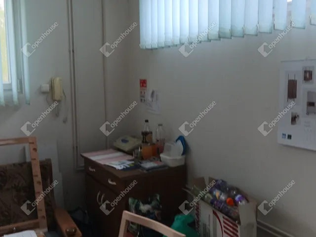 Eladó kereskedelmi és ipari ingatlan Pápa 740 nm