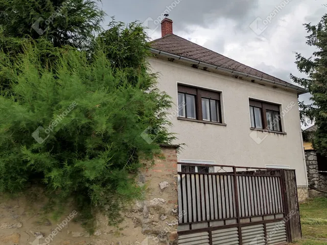Eladó ház Bakonykoppány 182 nm