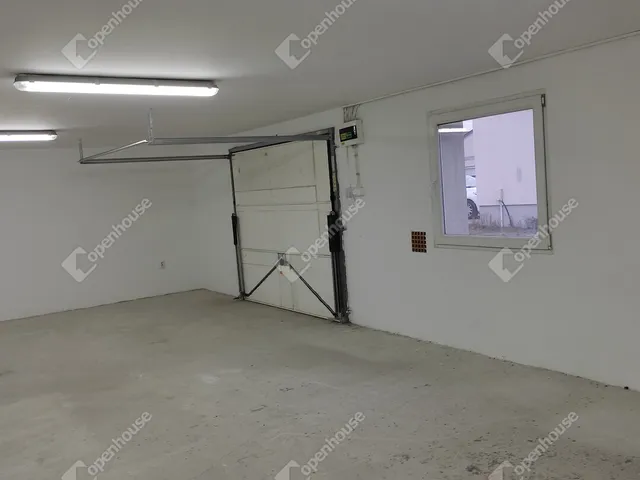 Kiadó kereskedelmi és ipari ingatlan Pápa 50 nm