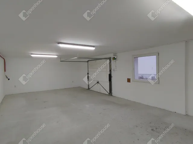 Kiadó kereskedelmi és ipari ingatlan Pápa 50 nm