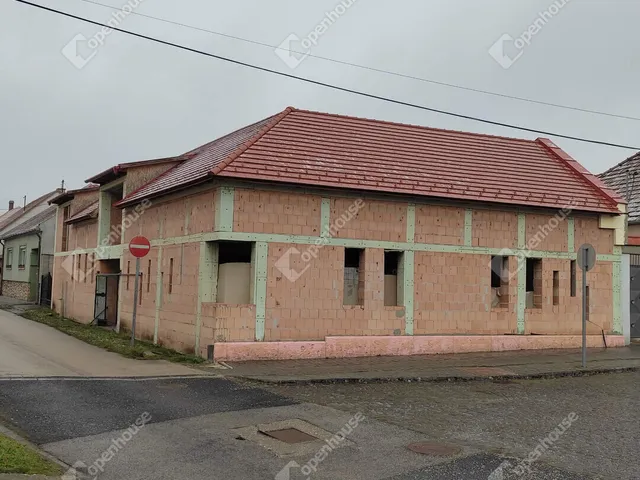 Eladó kereskedelmi és ipari ingatlan Pápa 204 nm