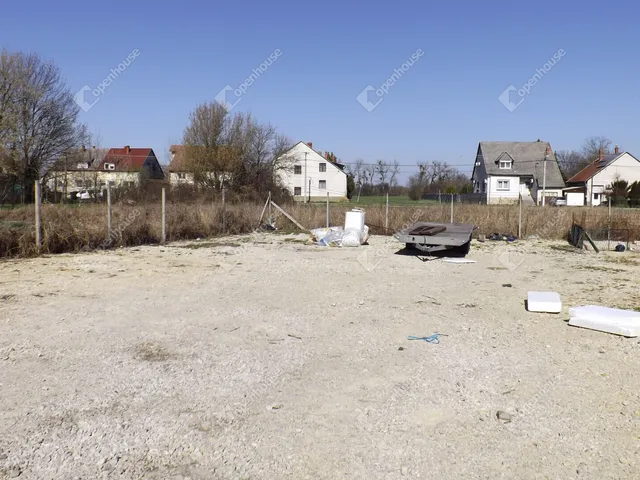 Eladó telek Pápa 1000 nm