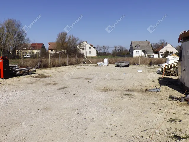 Eladó telek Pápa 1000 nm