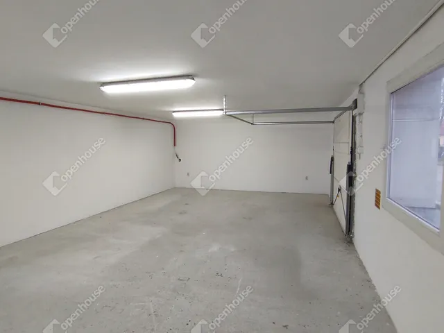 Kiadó kereskedelmi és ipari ingatlan Pápa 50 nm