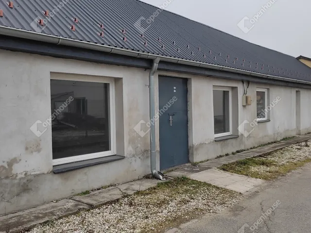 Kiadó kereskedelmi és ipari ingatlan Pápa 40 nm
