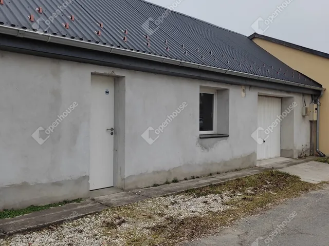 Kiadó kereskedelmi és ipari ingatlan Pápa 50 nm