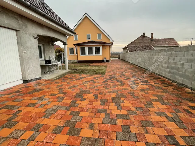 Eladó ház Siófok, Belváros 195 nm