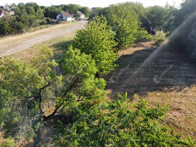 Eladó telek Balatonszárszó 1574 nm