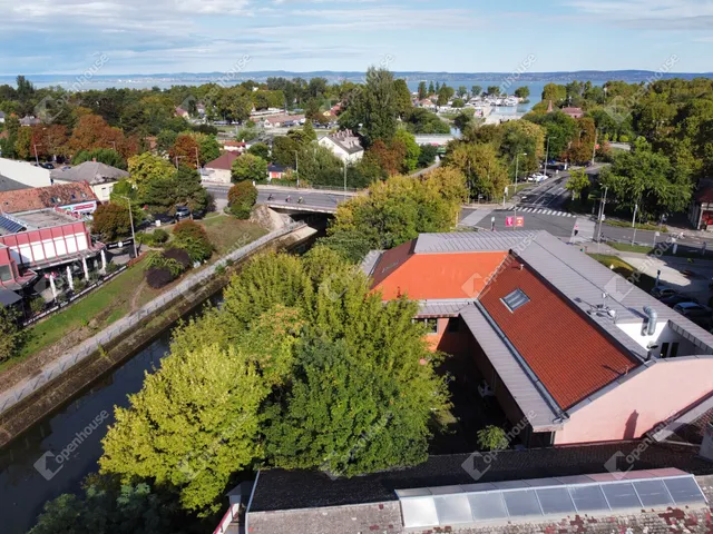 Eladó kereskedelmi és ipari ingatlan Siófok, Belváros 102 nm