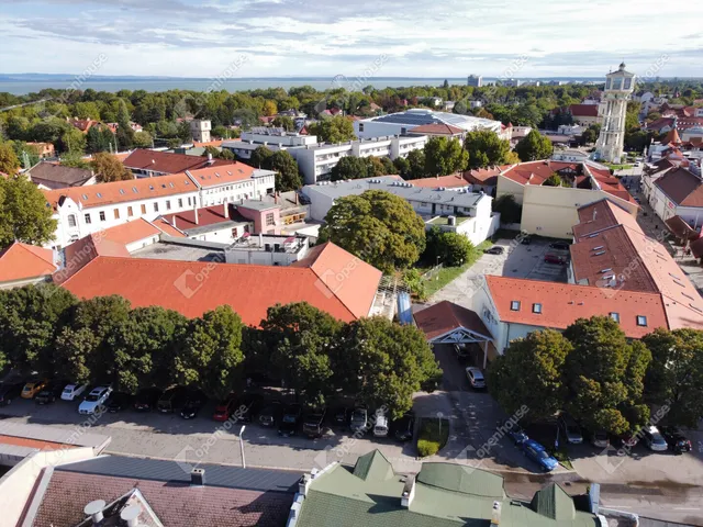 Eladó kereskedelmi és ipari ingatlan Siófok, Belváros 102 nm