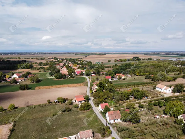 Eladó mezőgazdasági ingatlan Balatonszabadi 1800 nm