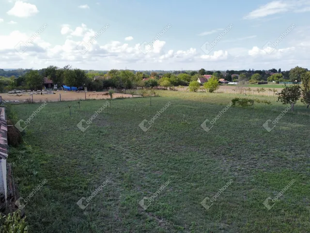Eladó telek Balatonszabadi 850 nm