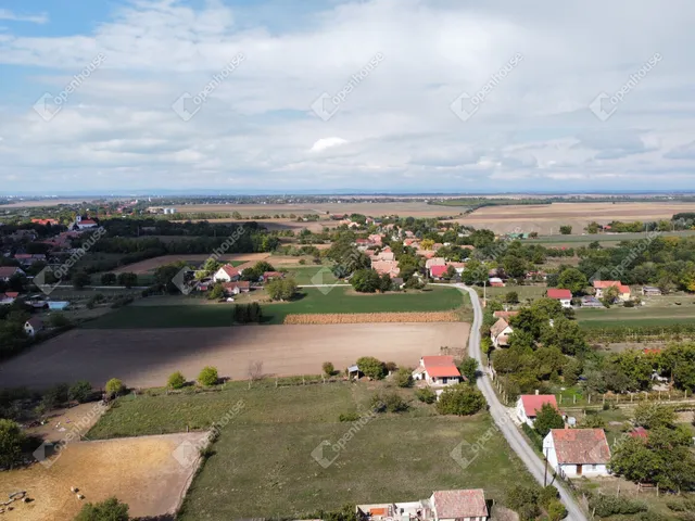 Eladó telek Balatonszabadi 850 nm