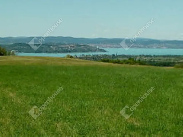 Eladó telek Kőröshegy 3792 nm