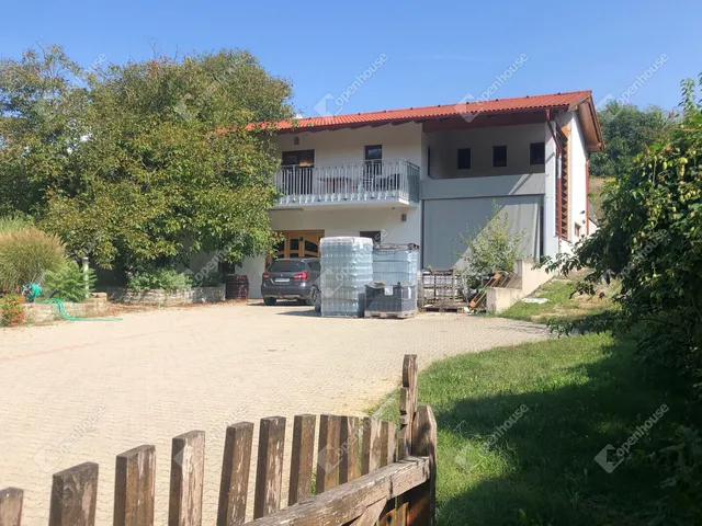 Eladó ház Balatonszárszó 400 nm