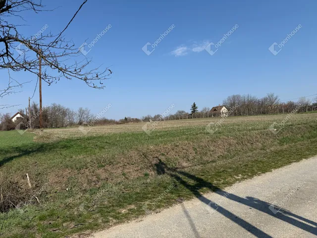 Eladó telek Balatonfőkajár 3328 nm