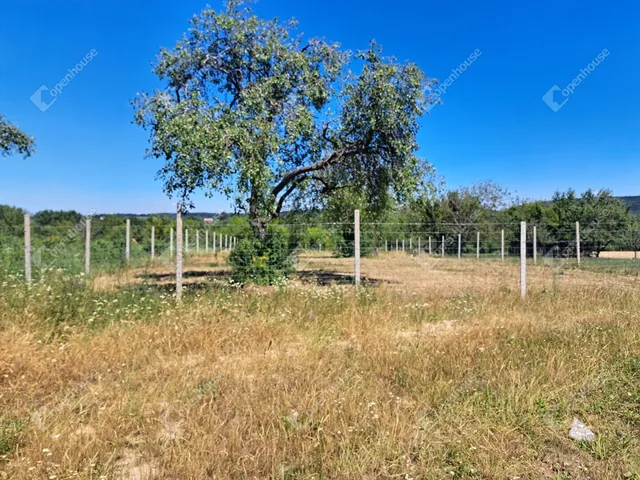 Eladó telek Balatonszárszó 2098 nm