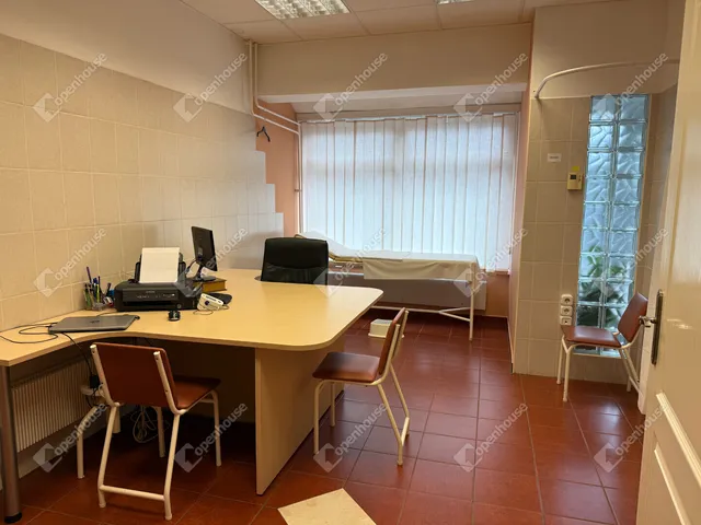 Eladó kereskedelmi és ipari ingatlan Veszprém 71 nm