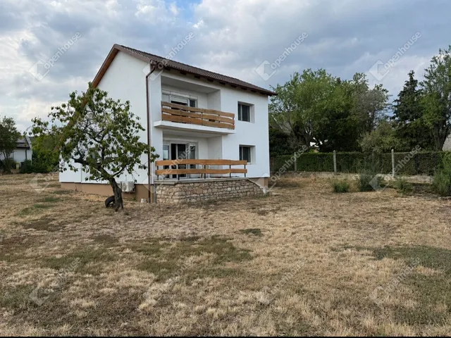 Eladó ház Balatonalmádi, Vörösberény 210 nm